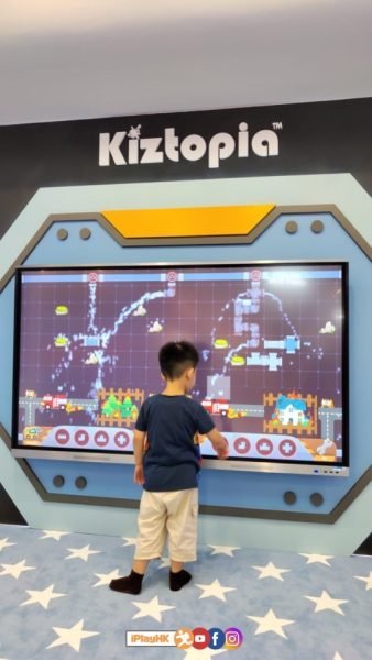 Kiztopia 大型太空主題遊戲螢幕